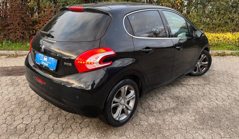 
								Peugeot 208 1,2 VTi Allure Sky 5d full									