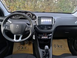 
										Peugeot 208 1,2 VTi Allure Sky 5d full									