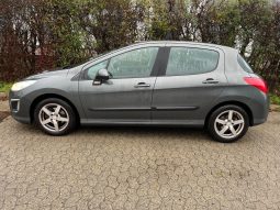 
										Peugeot 308 1,6 VTi Comfort+ 5d full									