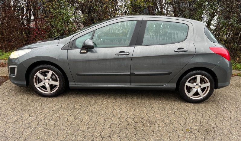 
								Peugeot 308 1,6 VTi Comfort+ 5d full									