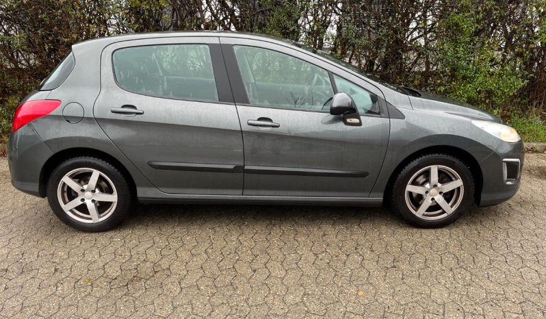 
								Peugeot 308 1,6 VTi Comfort+ 5d full									