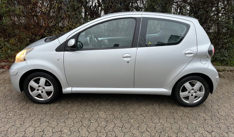 
								Toyota Aygo 1,0 5d full									