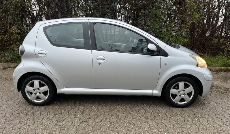 
								Toyota Aygo 1,0 5d full									