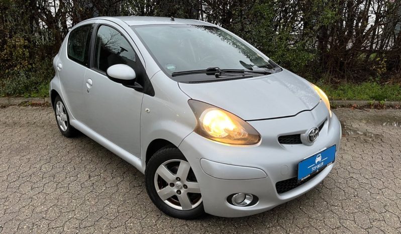 
								Toyota Aygo 1,0 5d full									