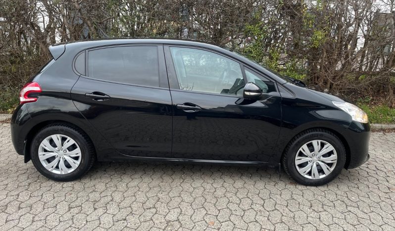 
								Peugeot 208 1,2 e-VTi 82 Excite ESG 5d full									