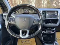 
										Peugeot 2008 1,2 e-THP 110 Style Sky 5d full									