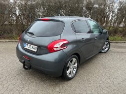 
										Peugeot 208 1,2 VTi Allure Sky 5d full									