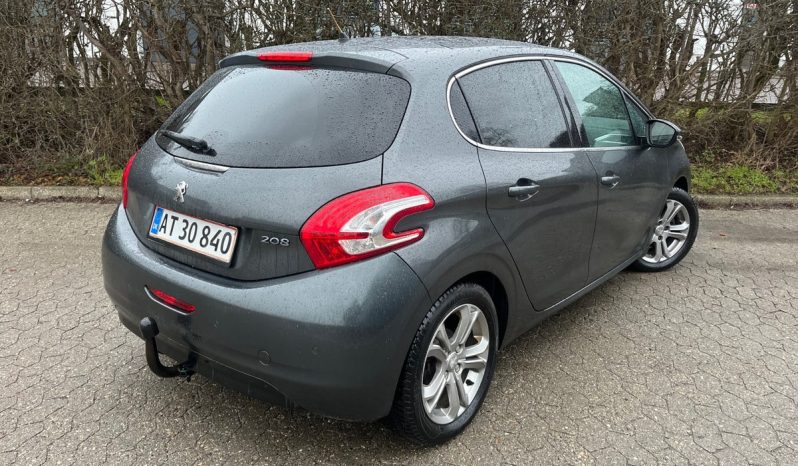 
								Peugeot 208 1,2 VTi Allure Sky 5d full									