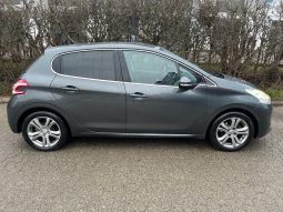 
										Peugeot 208 1,2 VTi Allure Sky 5d full									