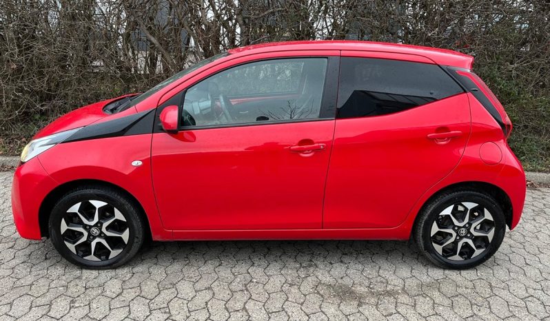 
								Toyota Aygo 1,0 VVT-i x-clusiv x-shift 5d full									