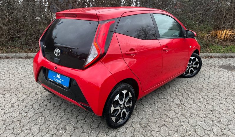 
								Toyota Aygo 1,0 VVT-i x-clusiv x-shift 5d full									