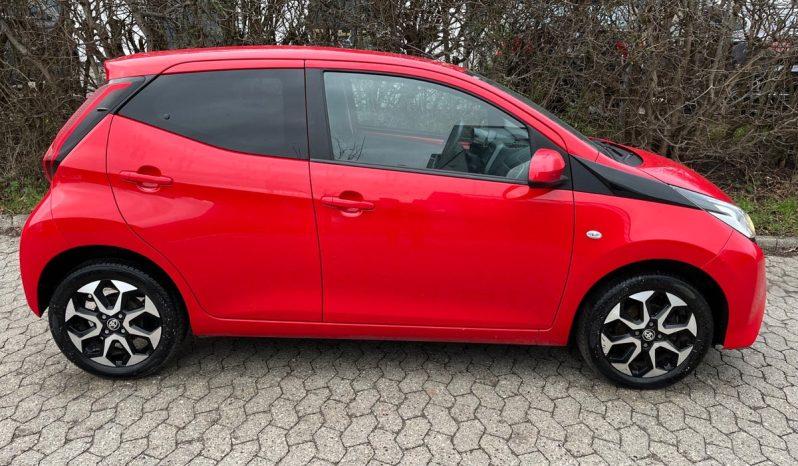 
								Toyota Aygo 1,0 VVT-i x-clusiv x-shift 5d full									