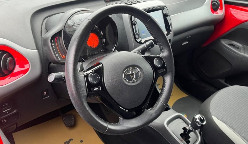 
								Toyota Aygo 1,0 VVT-i x-clusiv x-shift 5d full									