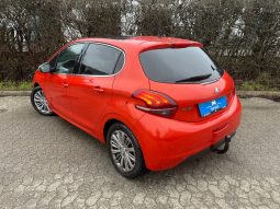 
										Peugeot 208 1,2 e-THP 110 Allure Sky 5d full									