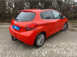 
										Peugeot 208 1,2 e-THP 110 Allure Sky 5d full									