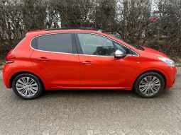 
										Peugeot 208 1,2 e-THP 110 Allure Sky 5d full									