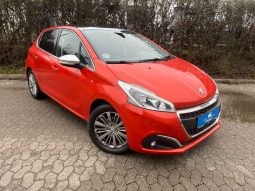 
										Peugeot 208 1,2 e-THP 110 Allure Sky 5d full									