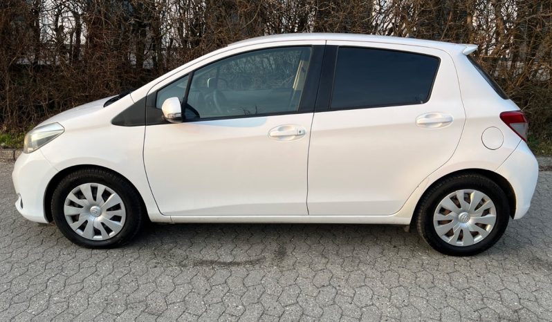 
								Toyota Yaris 1,0 VVT-i T2 Touch 5d full									